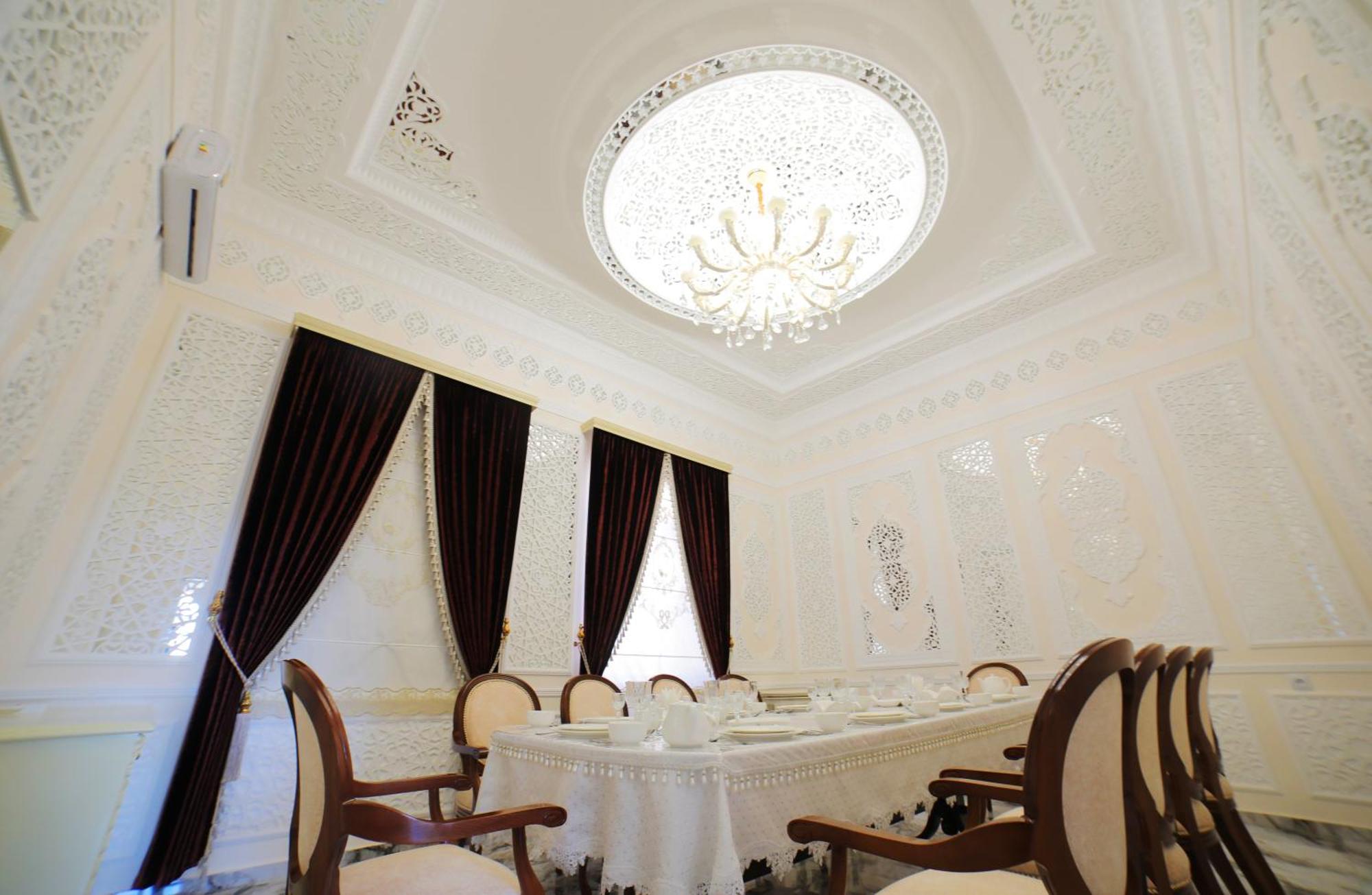 Bravolyuks Hotel 우르겐치 외부 사진