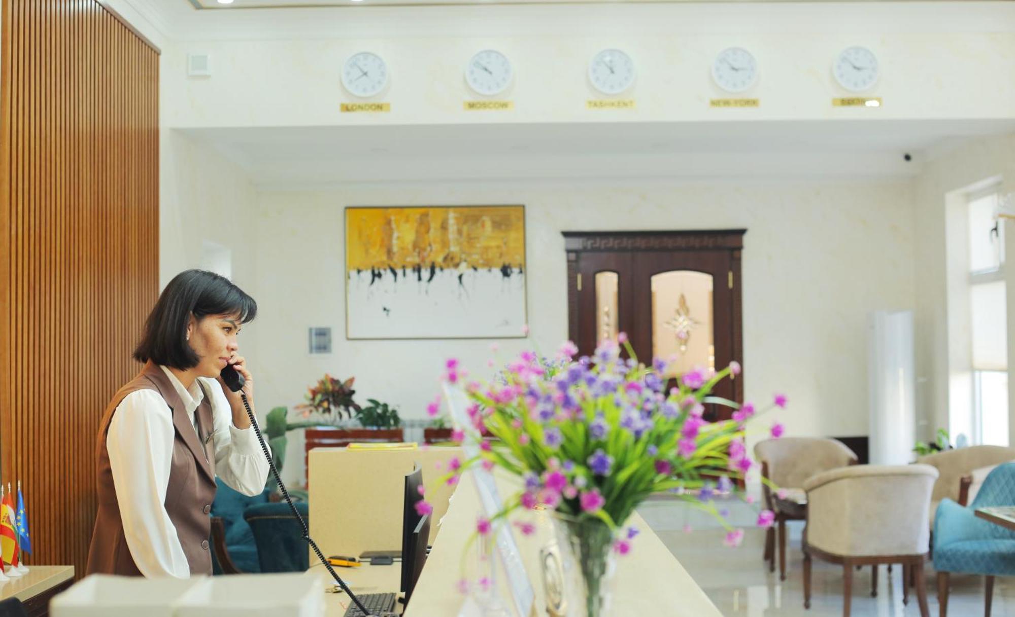 Bravolyuks Hotel 우르겐치 외부 사진