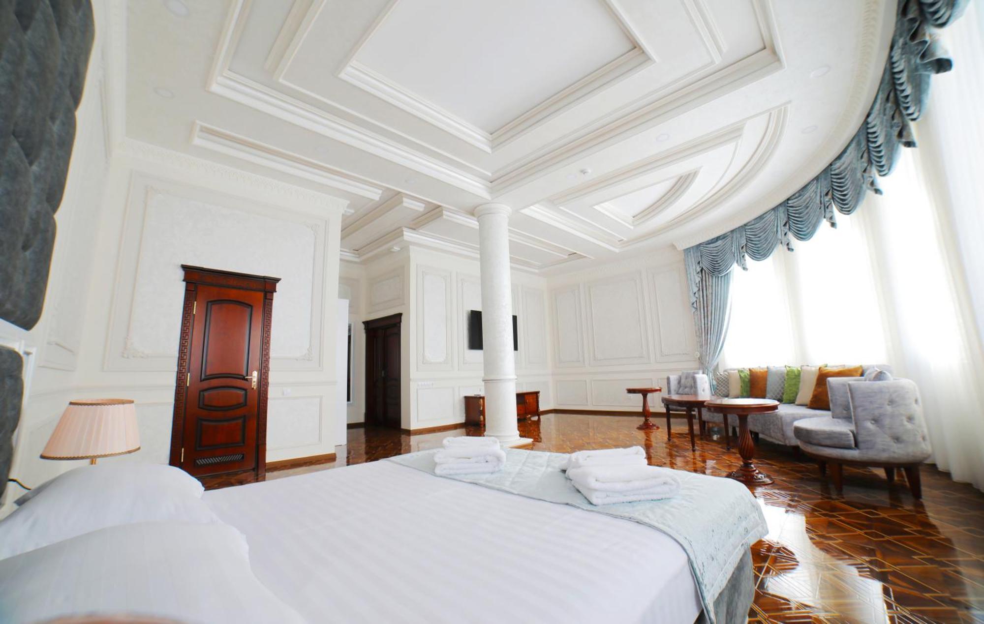 Bravolyuks Hotel 우르겐치 외부 사진