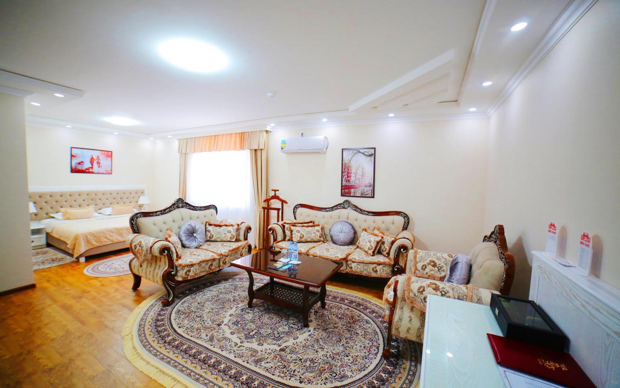 Bravolyuks Hotel 우르겐치 외부 사진