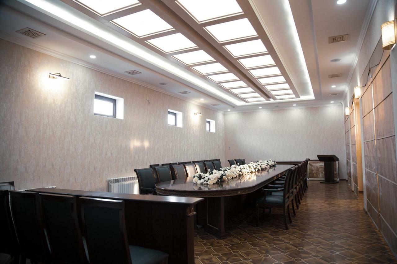 Bravolyuks Hotel 우르겐치 외부 사진