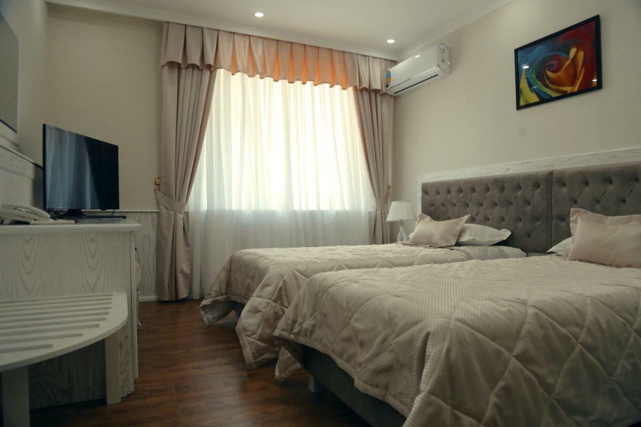 Bravolyuks Hotel 우르겐치 외부 사진
