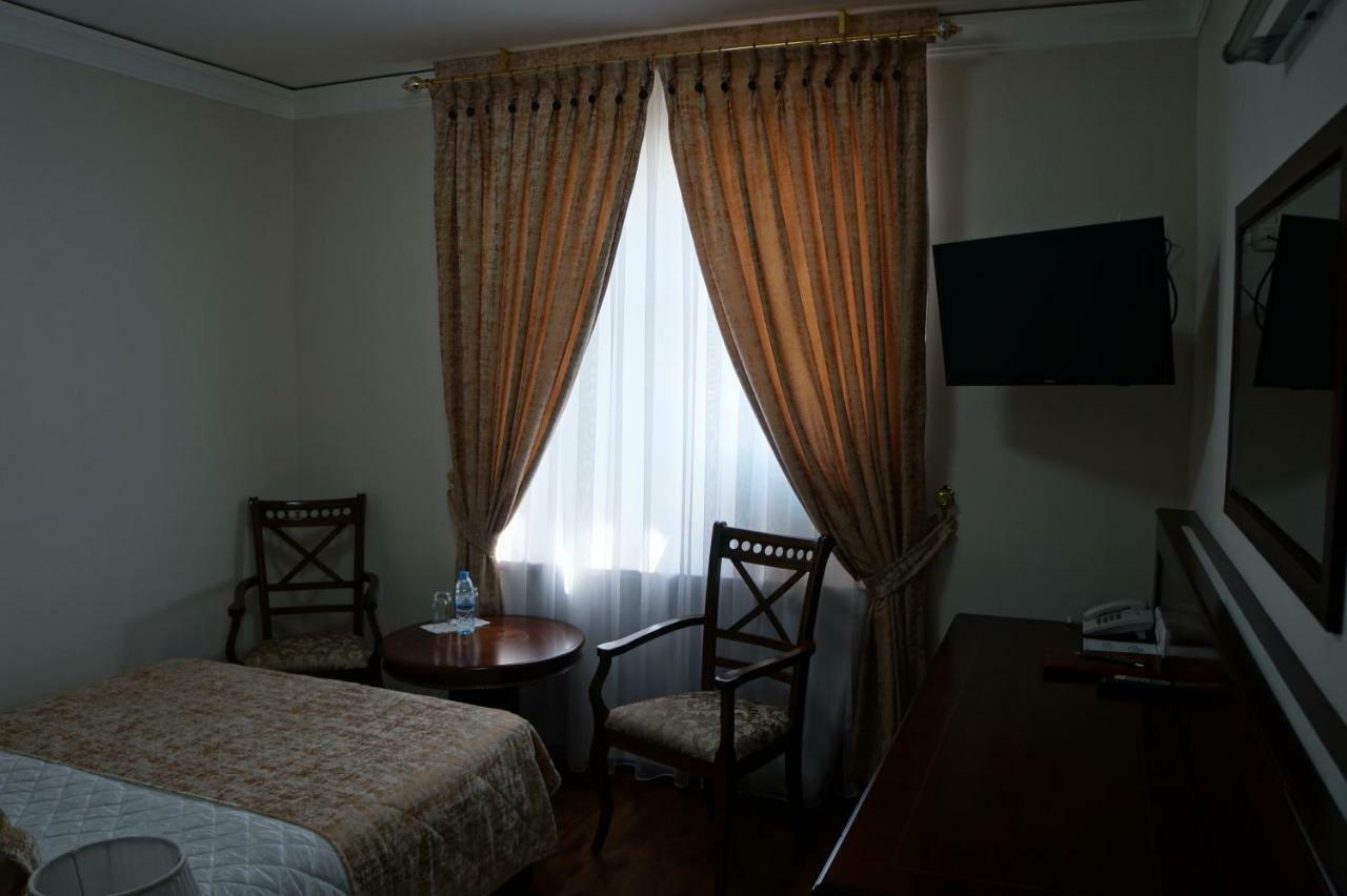 Bravolyuks Hotel 우르겐치 외부 사진
