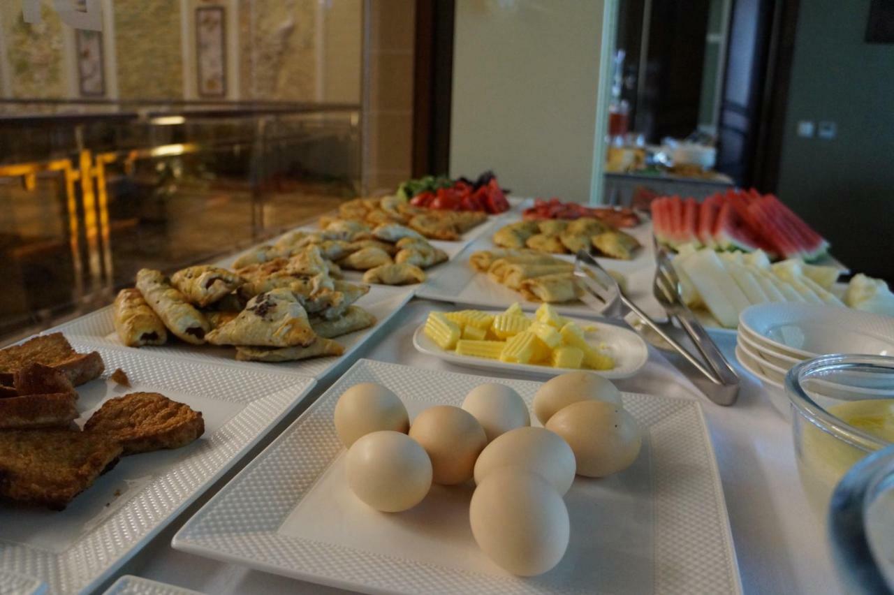 Bravolyuks Hotel 우르겐치 외부 사진