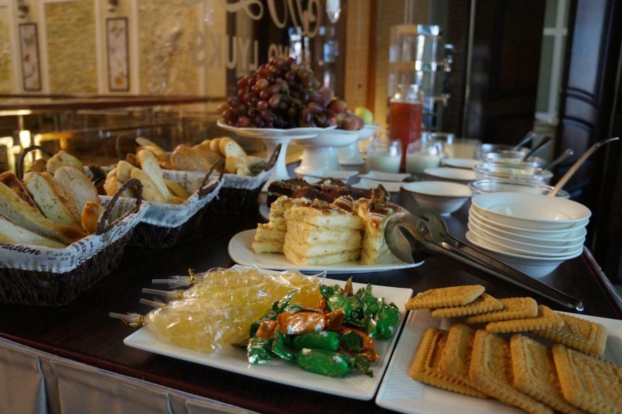 Bravolyuks Hotel 우르겐치 외부 사진