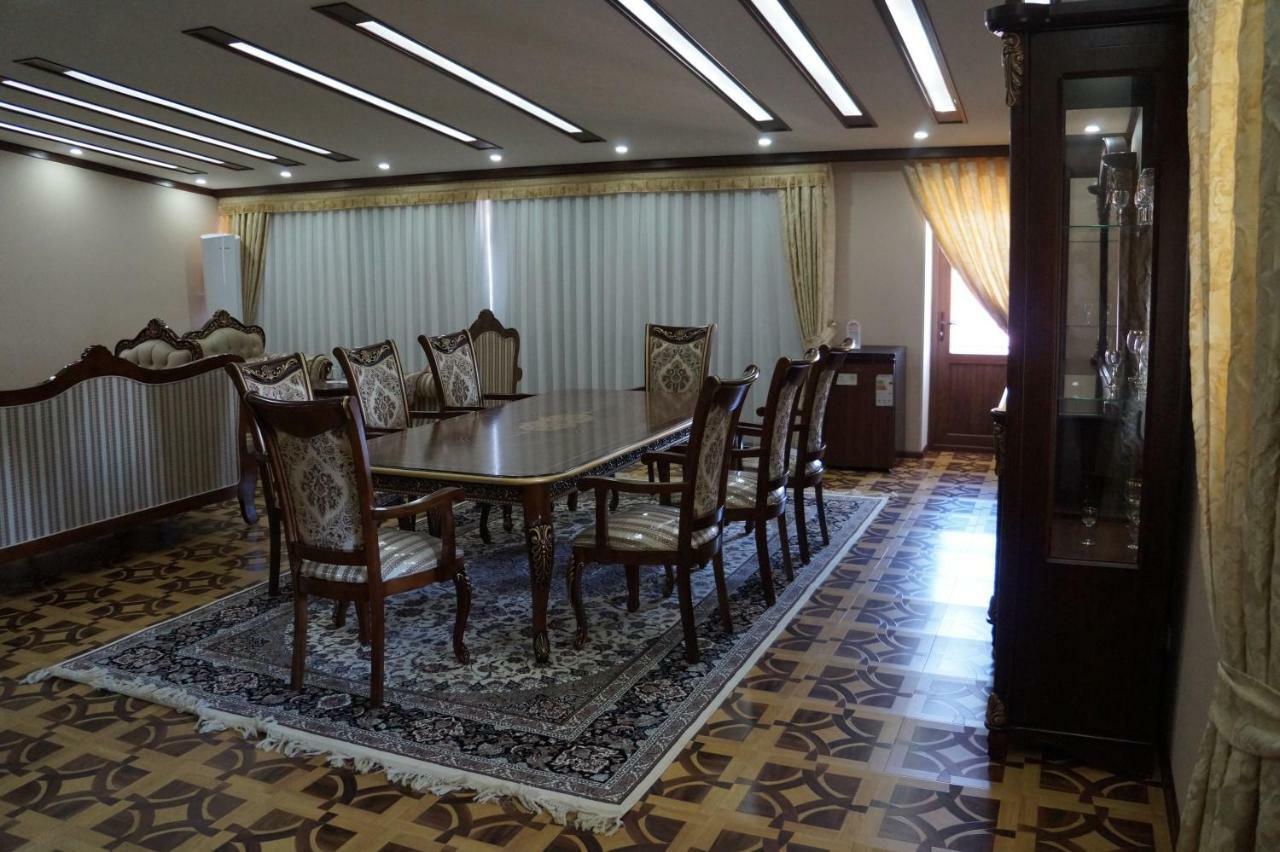 Bravolyuks Hotel 우르겐치 외부 사진