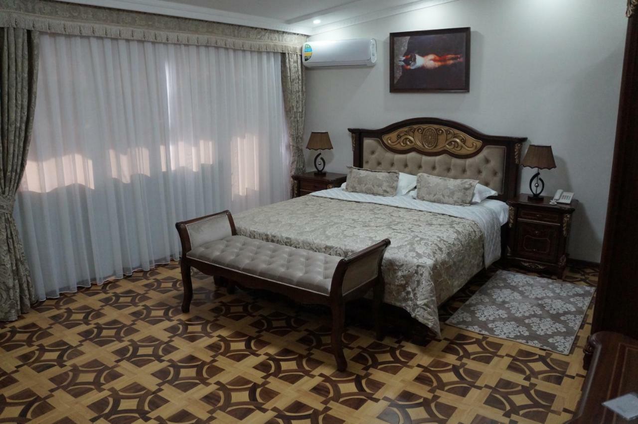 Bravolyuks Hotel 우르겐치 외부 사진