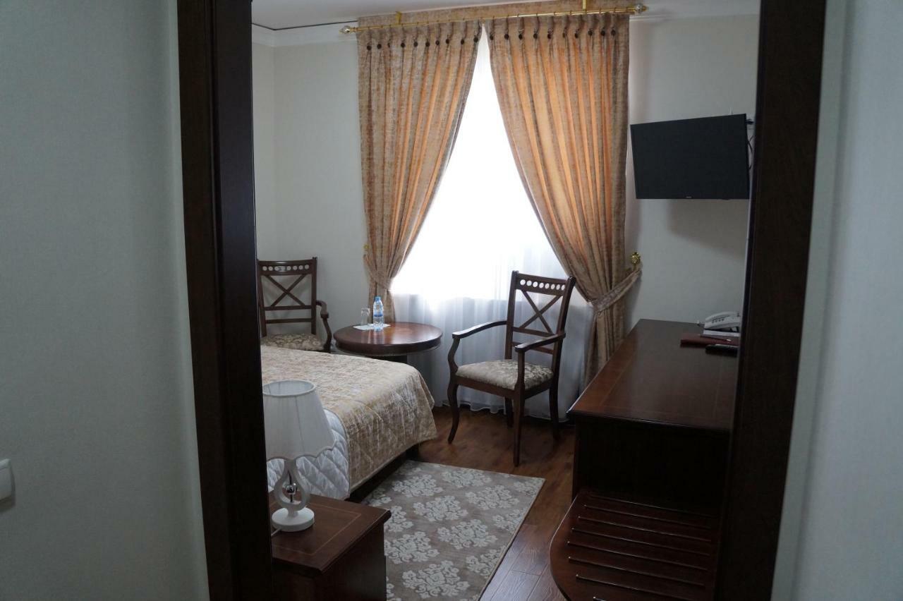 Bravolyuks Hotel 우르겐치 외부 사진