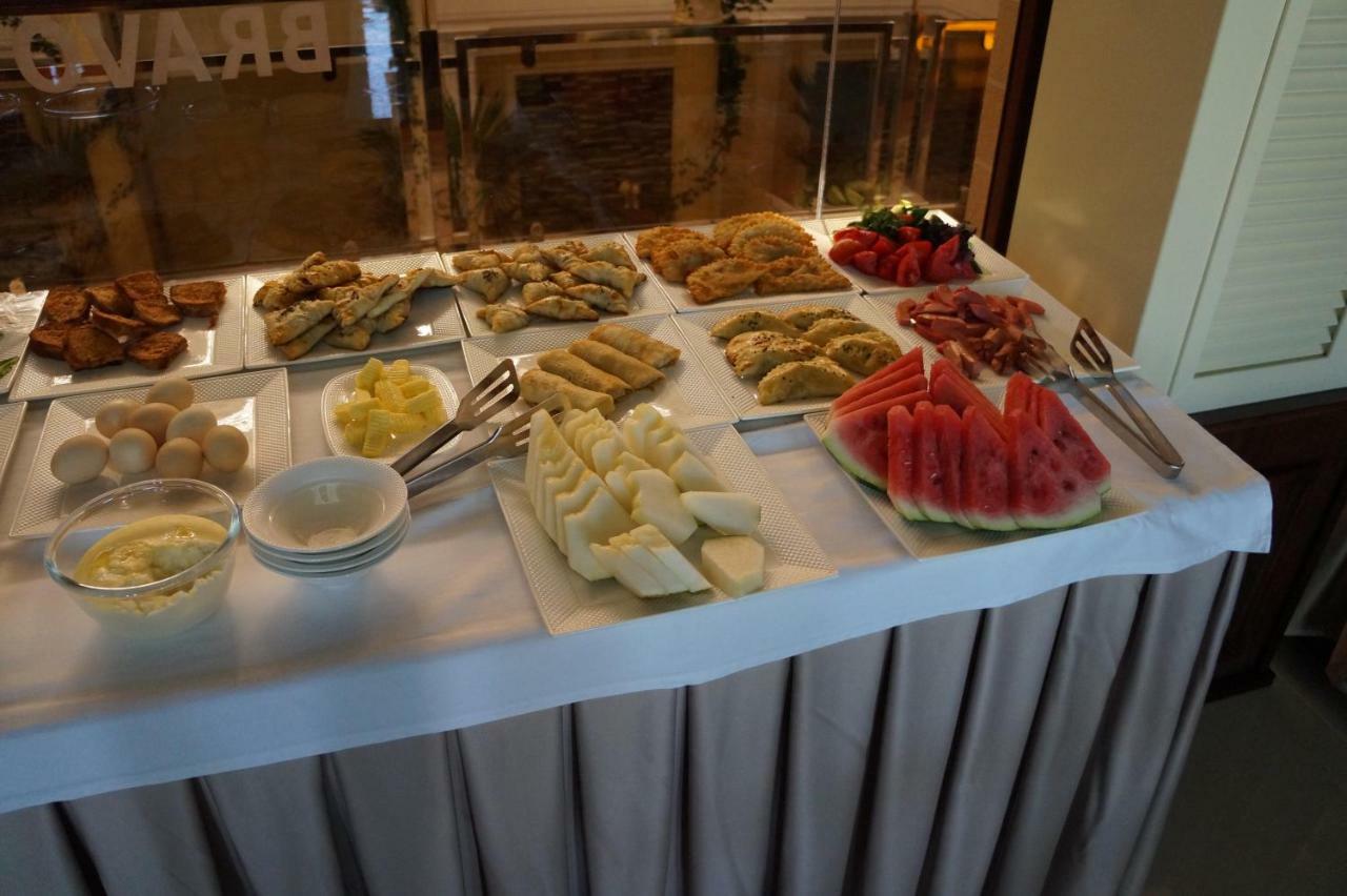 Bravolyuks Hotel 우르겐치 외부 사진
